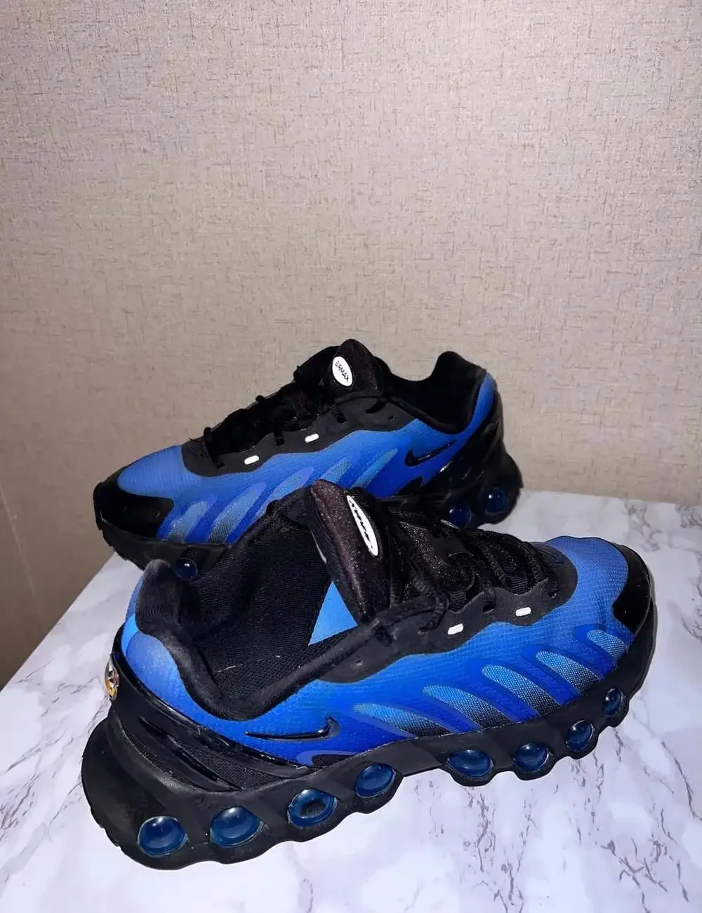 Nike Air Max DN8 Hyper Royal/Black Running Shoes (GS Size 6.5Y)